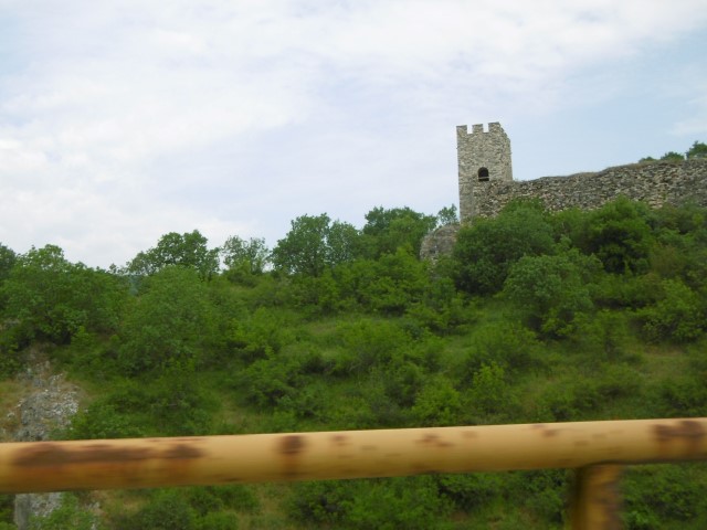 Oud kasteel zomaar langs de weg